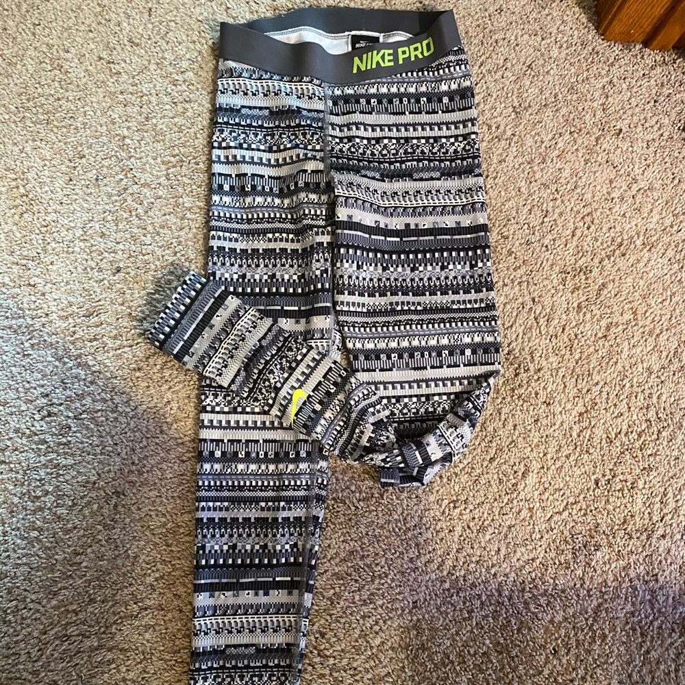 NWOT Nike pro leggings